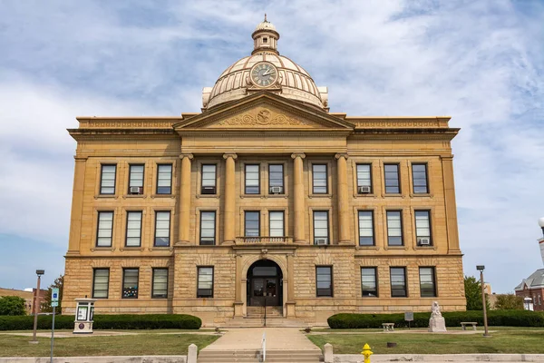 Logan County Courthouse Blue Skies Clouds Background Lincoln Illinois Usa — Stock Photo, Image