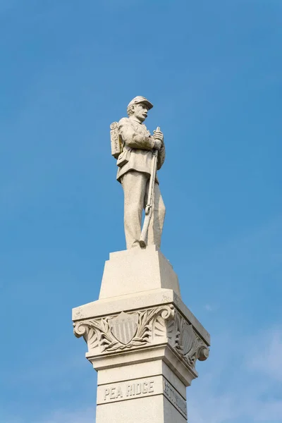 Civil War Memorial Met Blauwe Luchten Wolken Achtergrond Pontiac Illinois — Stockfoto