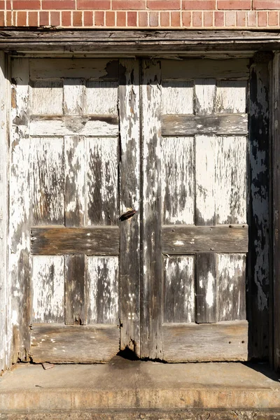 Doğal Işıkta Terk Edilmiş Eski Depo Duvarı — Stok fotoğraf