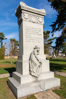 Cherry, Illinois / ABD - 23 Kasım 2020: Küçük kasaba mezarlığındaki maden felaketi anıtı.