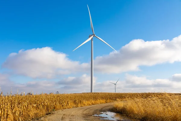 Industrielle Windmühle Ländlichen Illinois Mit Blauem Himmel Und Wolken Hintergrund — Stockfoto