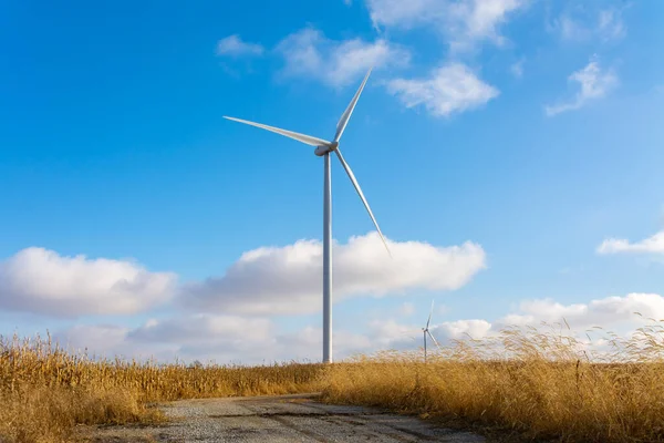 Industrielle Windmühle Ländlichen Illinois Mit Blauem Himmel Und Wolken Hintergrund — Stockfoto