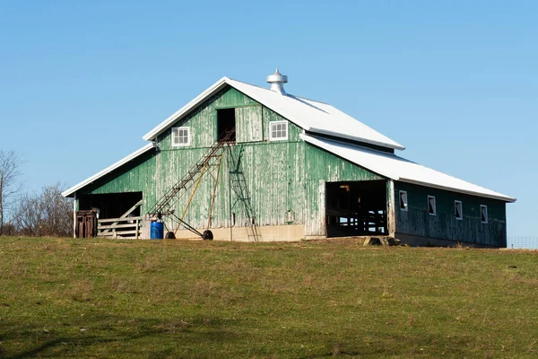 Alte Grüne Scheune Einem Schönen Herbsttag Millbrook Illinois Usa — Stockfoto