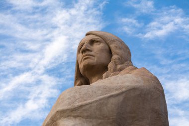 Lowden Eyalet Parkı 'ndaki Kara Şahin Heykeli. Oregon, Illinois, ABD