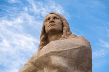 Lowden Eyalet Parkı 'ndaki Kara Şahin Heykeli. Oregon, Illinois, ABD