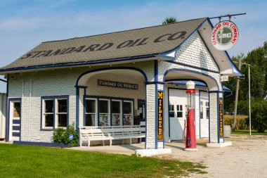 Odell, Illinois / ABD - 23 Eylül 2020: Tarihi Yol 66 'daki eski benzin istasyonu.