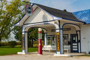 Odell, Illinois / ABD - 23 Eylül 2020: Tarihi Yol 66 'daki eski benzin istasyonu.