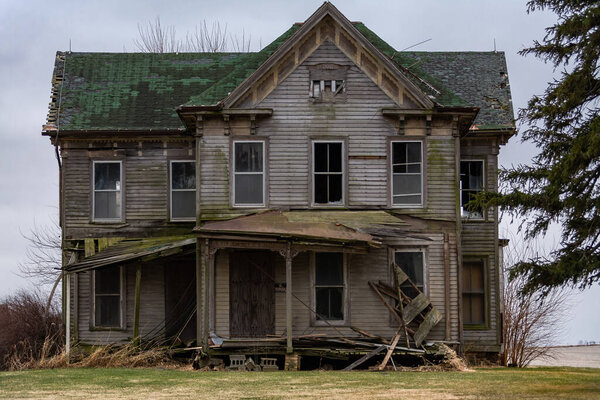 Old abandoned house in the Midwest.  McLean County, Illinois, USA