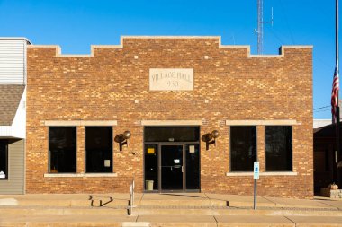 Küçük Midwest kasabasındaki eski köy binası. Metamora, Illinois, ABD