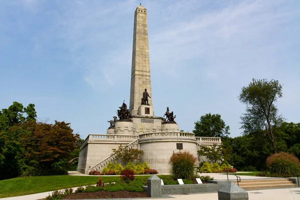 Springfield, Illinois / ABD - 16 Eylül 2020: Lincoln 's Tomb güzel bir yaz öğleden sonrasında.