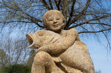 Oregon, Illinois - ABD - 27 Nisan 2021: Lorado Taft 'ın güzel bir bahar sabahı Mix Park' ta yaptığı 