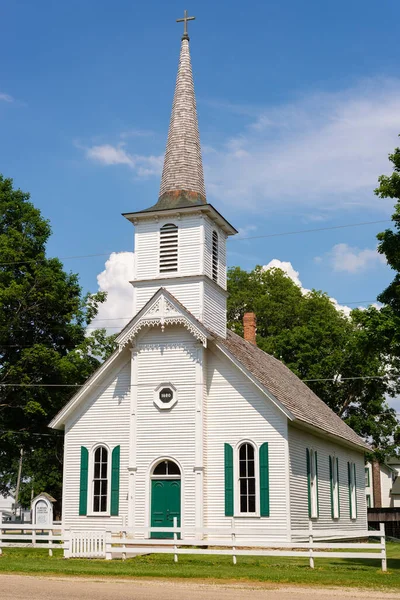 2021年6月10日 美国伊利诺伊州谢菲尔德 历史上著名的圣彼得丹麦福音路德教会 也就是古老的丹麦教会 在一个美丽的春日 — 图库照片