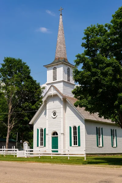 イリノイ州シェフィールド アメリカ合衆国 2021年6月10日 美しい春の日に 歴史的な聖ペテロのデンマーク福音ルーテル教会 または古いデンマーク教会 — ストック写真