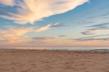 Michigan Gölü 'nde güzel bir günbatımı Grand Haven, Michigan, ABD.