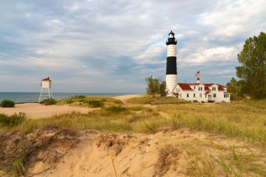 Tarihi Büyük Samur Noktası Deniz feneri, 1867 'de inşa edildi, öğleden sonra aydınlatması Ludington, Michigan, ABD' de yapıldı..