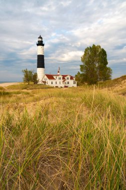 Tarihi Büyük Samur Noktası Deniz feneri, 1867 'de inşa edildi, öğleden sonra aydınlatması Ludington, Michigan, ABD' de yapıldı..