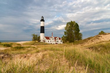 Tarihi Büyük Samur Noktası Deniz feneri, 1867 'de inşa edildi, öğleden sonra aydınlatması Ludington, Michigan, ABD' de yapıldı..