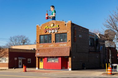 Berwyn, Illinois - ABD - 12 Ocak 2025: ABD 'nin Berwyn, Illinois kentindeki tarihi Route 66' da puro ve çizgilerin dışı.
