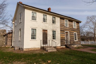 Nauvoo, Illinois - ABD - 30 Aralık 2025: Amerika Birleşik Devletleri 'nin Nauvoo, Illinois' deki İsa 'nın Son Günü Azizleri Kilisesi' nin kurucuları Joseph ve Emma Smith 'in aile çiftliğinin dışı.