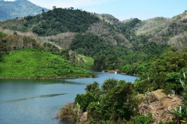 Su deposunun manzarası ve Bang Lang Dam Yala / Tayland Doğa ile barış ortamı