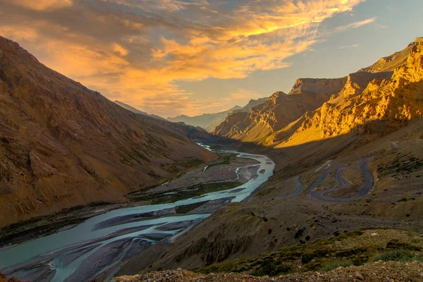Πολύχρωμο Ηλιοβασίλεμα Πάνω Από Την Κοιλάδα Του Ποταμού Indus — Φωτογραφία Αρχείου