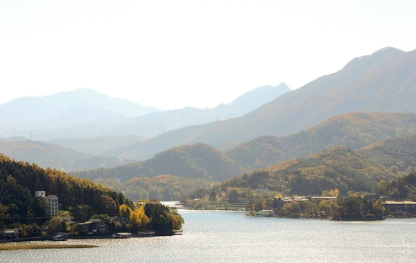 El paisaje de otoño de montaña — Foto de Stock