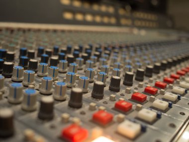 Studio Audio Mixer kadar kapatın