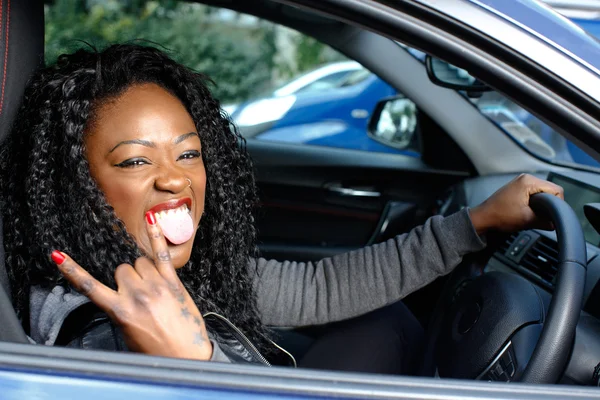 Driving Black Woman in Rock and Roll Gesture — Stock Photo, Image
