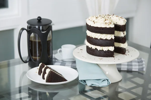 Chocolade Cake geserveerd met verse koffie Stockfoto