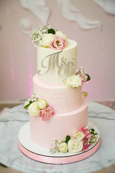 Beautiful Tiered Delicious Dessert Sweet Cake Newlyweds — Stock Photo, Image