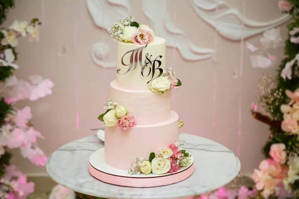 Beautiful Tiered Delicious Dessert Sweet Cake Newlyweds — Stock Photo, Image