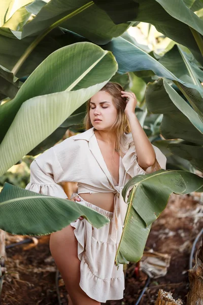 Exotic Tropical Woman Green Leaves Banana Bush Tropical Island Girl — Stock Photo, Image