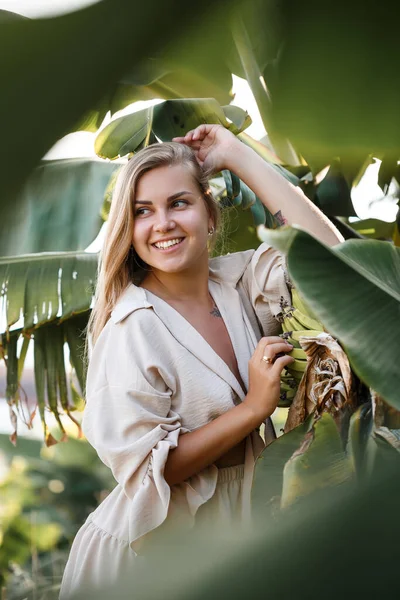 Exotic Tropical Woman Green Leaves Banana Bush Tropical Island Girl — Stock Photo, Image