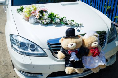 Yeni evliler için düğün süslemeleri.