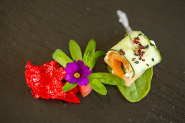 Lokantadaki lezzetli yemekler tabakta