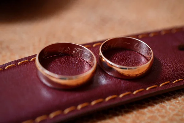 Anéis Casamento Dourados Para Recém Casados — Fotografia de Stock