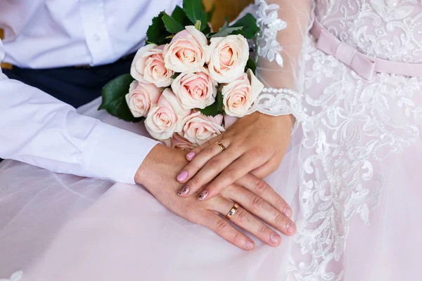Golden Wedding Rings Newlyweds Wedding Day — Stock Photo, Image