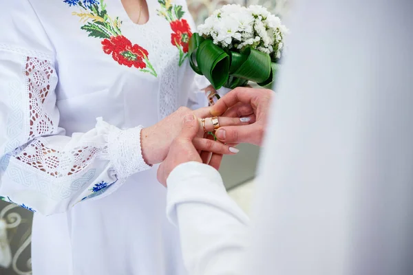 Golden Wedding Rings Newlyweds Wedding Day — Stock Photo, Image