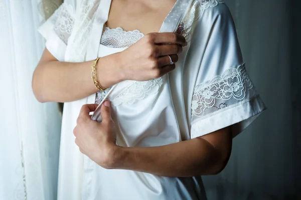 Schöne Braut Weißen Mantel Einem Hochzeitstag — Stockfoto