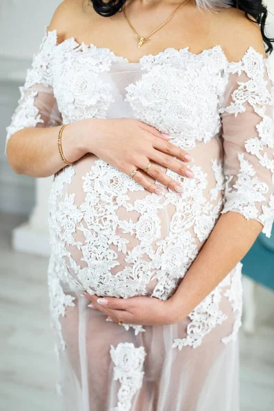 Όμορφη Κοιλιά Έγκυος Από Ένα Κορίτσι — Φωτογραφία Αρχείου