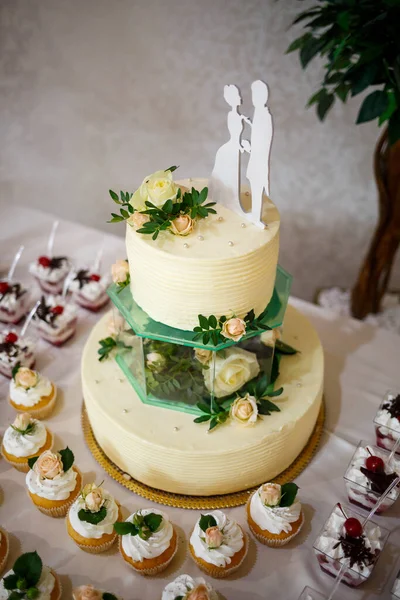 Schöne Und Leckere Kuchen Einem Festlichen Tag — Stockfoto