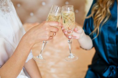 Düğün günü yeni evliler için düğün gözlüğü.