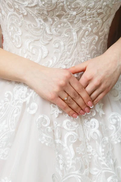 Las Manos Novia Dobladas Vestido Novia Blanco — Foto de Stock