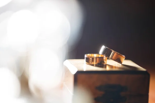 Golden Wedding Rings Newlyweds — Stock Photo, Image