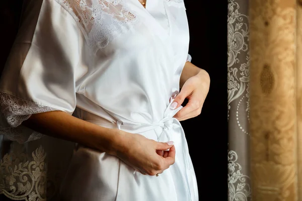 Schöne Braut Weißen Mantel Einem Hochzeitstag — Stockfoto