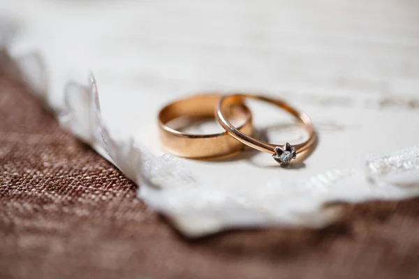 Gouden Ring Met Een Steen Trouwdag Voor Bruid — Stockfoto