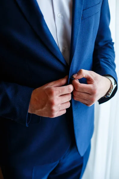Man Puts Men Suit Day Wedding — Stock Photo, Image