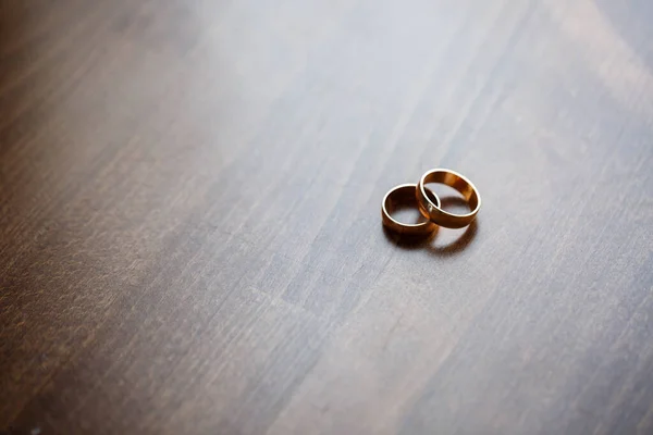Anéis Casamento Dourados Para Recém Casados Seu Dia Casamento — Fotografia de Stock