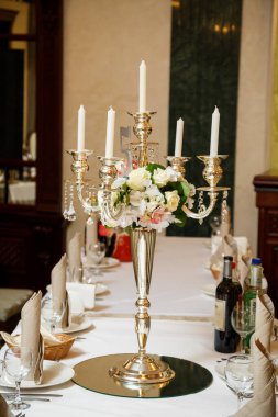 Yeni evliler için düğün süslemeleri.