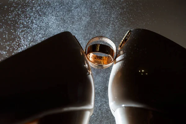 Anillo Boda Oro Con Zapatos Mujer Día Boda — Foto de Stock